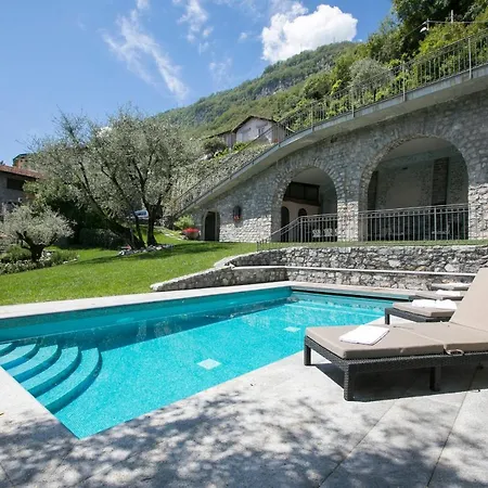 Sleeps 7 Pool Air Con 오수키오